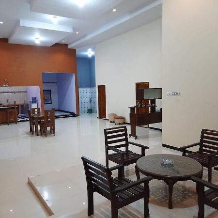 999 Khs 2 Homestay Гилиманук Экстерьер фото