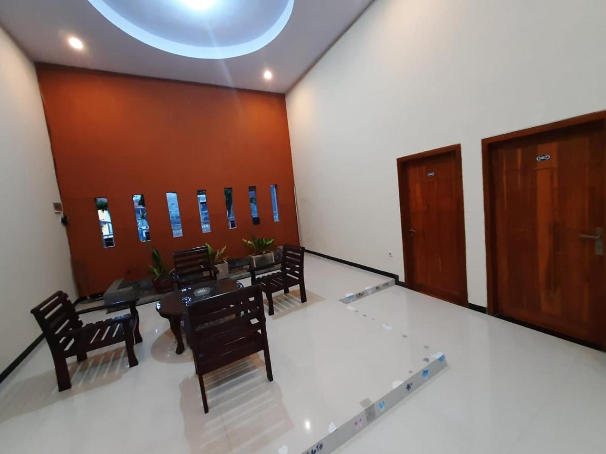 999 Khs 2 Homestay Гилиманук Экстерьер фото