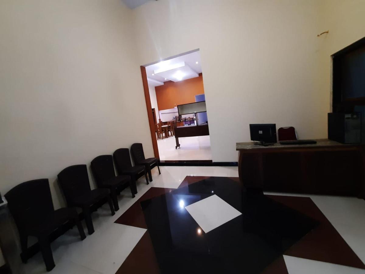 999 Khs 2 Homestay Гилиманук Экстерьер фото