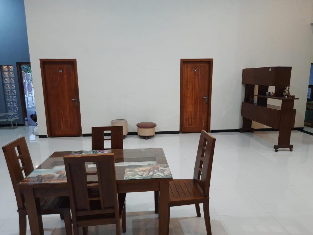 999 Khs 2 Homestay Гилиманук Экстерьер фото