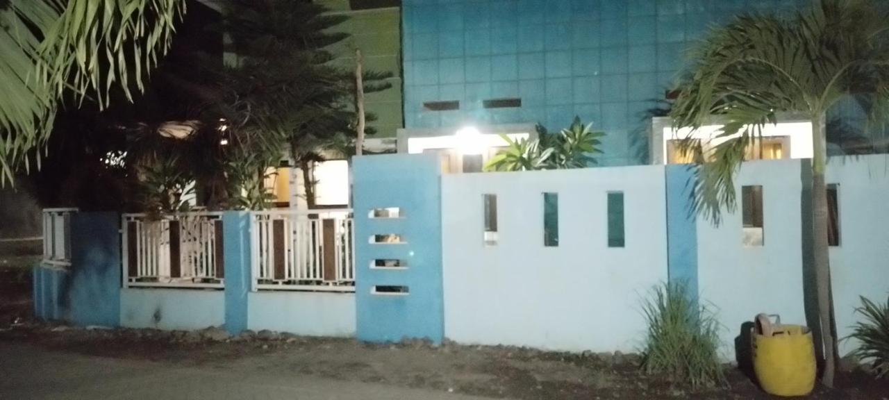 999 Khs 2 Homestay Гилиманук Экстерьер фото