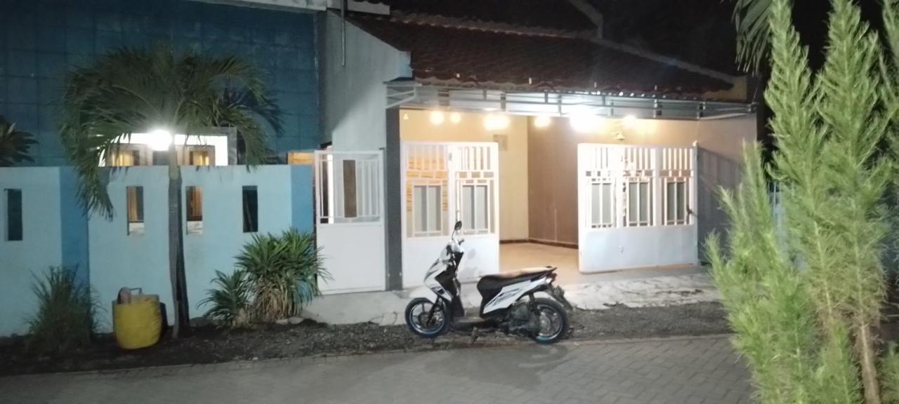 999 Khs 2 Homestay Гилиманук Экстерьер фото